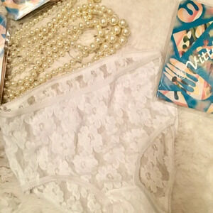 Vintage - NWT Lace Undies - White Made in Italy